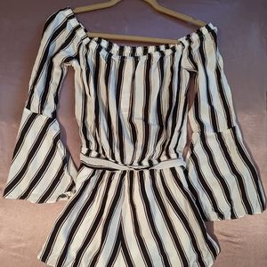 URBAN OUTFITTERS Small Off-the-shoulder bell-sleeve romper